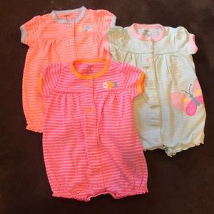 ❤️SALE 4 for $20❤️Set of 3 Carter's Play Rompers